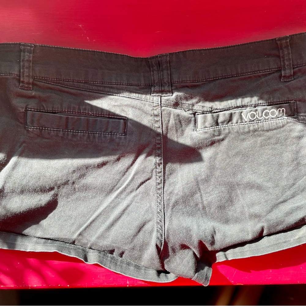Volcom Shorts - Picture 5 of 5